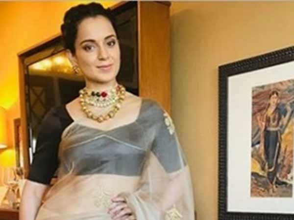 உள்ளாடை இல்லாமல் 