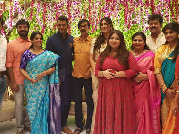 மணமக்கள் உடை: 