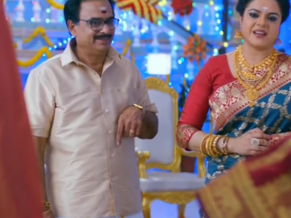 சண்முகம் கையில் 