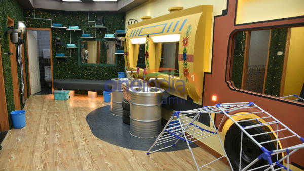 பாத்ரூமில் அட்ராசிட்டி: 