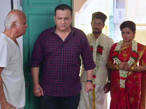 புதுமணத் தம்பதியை 