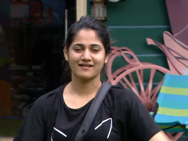 வெறுப்பை சம்பாதித்த ஜூலி வெறுப்பை சம்பாதித்த ஜூலி