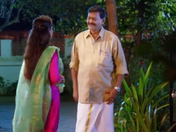 பூஜா மலர் வீட்டில் 