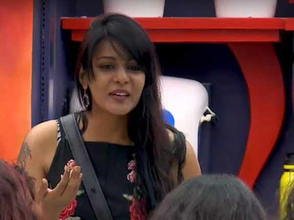 பெரிதாக கொடுத்திருக்கிறார் 