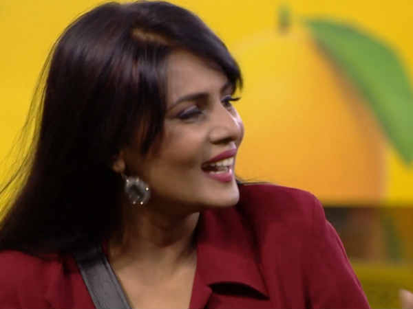 சர்ச்சை நாயகி: சர்ச்சை நாயகி: