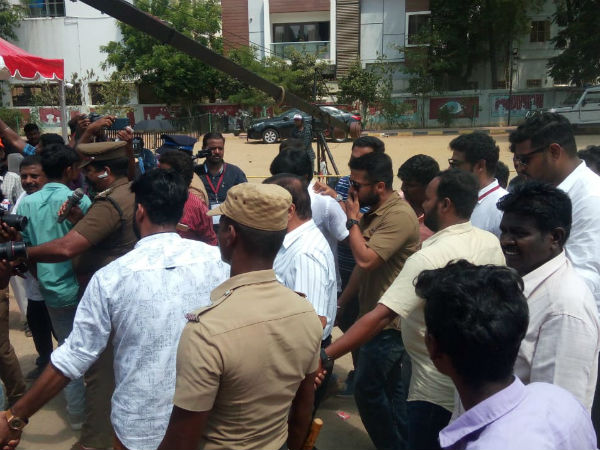 கட்டிடம் 