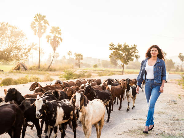 Amisha Narwal make Vijay Antony dance on the stage 