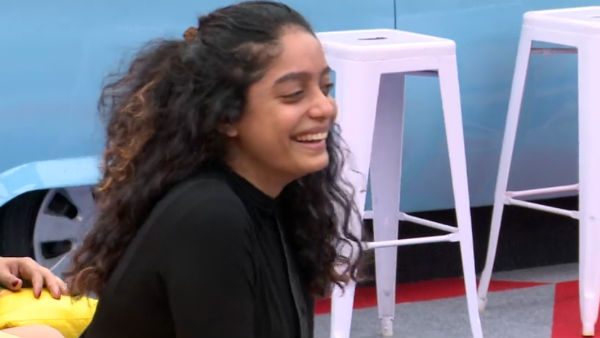 டைட்டா அறையனும் 