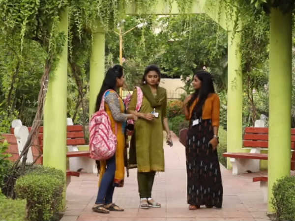 அடாவடி அகிலா 