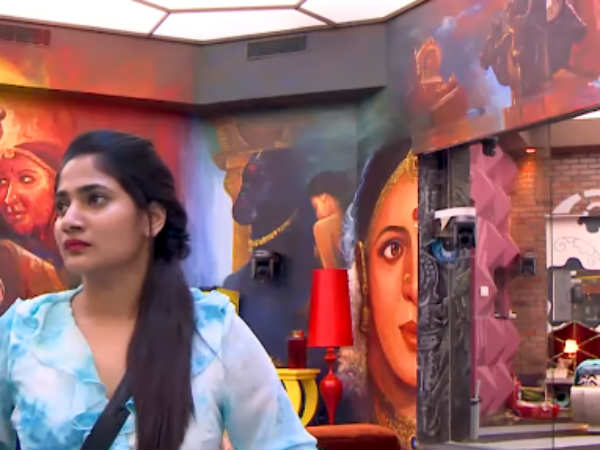 சாதாரண குடும்பத்து பெண் சாதாரண குடும்பத்து பெண்