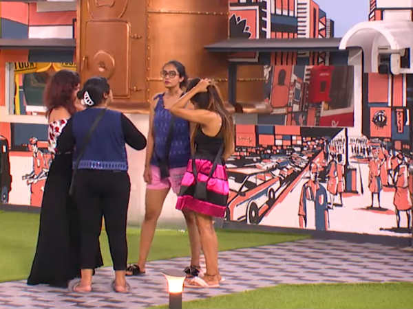 அபிராமி போட்ட சீன் அபிராமி போட்ட சீன்