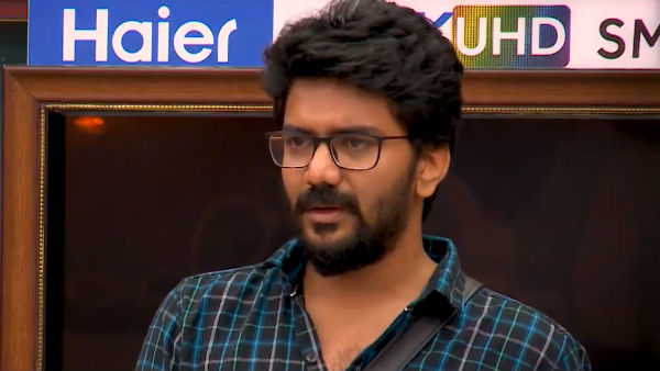 பின்னால் பேசும் கவின் 