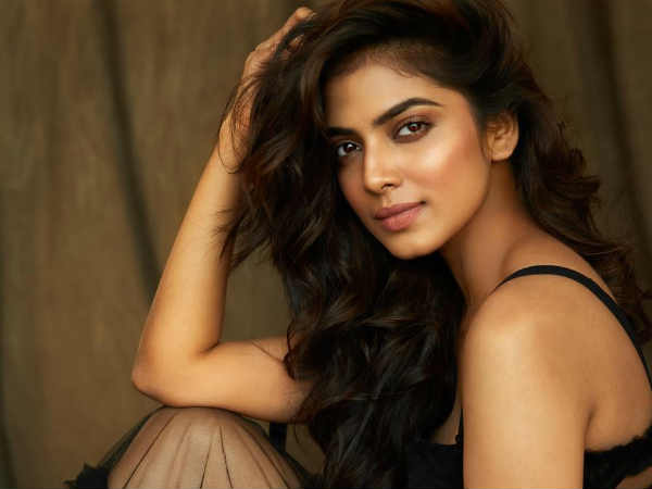 மாளவிகா 