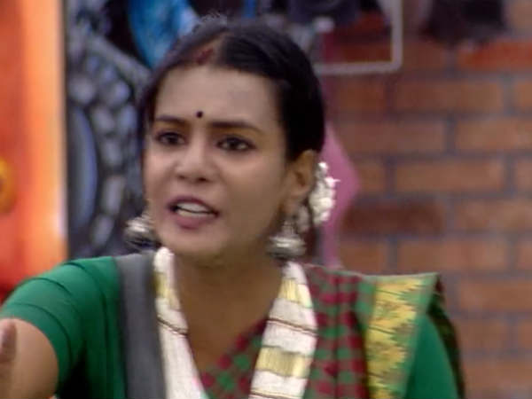 காட்சிகள் மாறும்: 