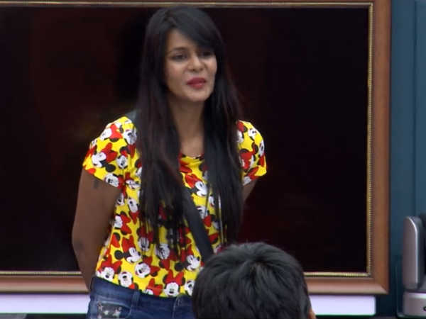 சம்மனே இல்லாமல் ஆஜர் 