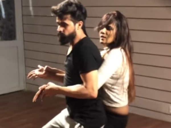 ஒரு மேட்டர் சிக்கியுள்ளது ஒரு மேட்டர் சிக்கியுள்ளது