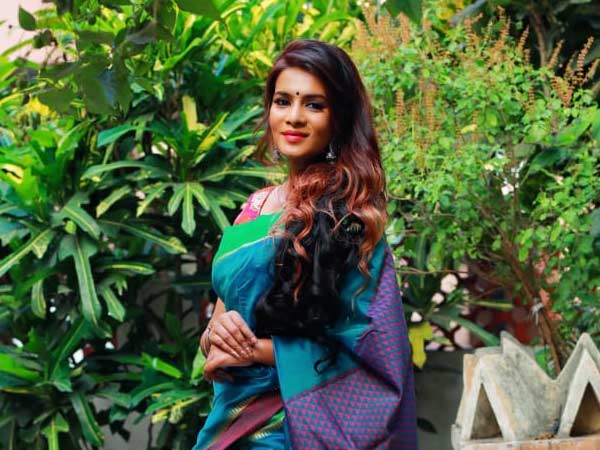 மீரா மிதுன் கேரக்டர்: 