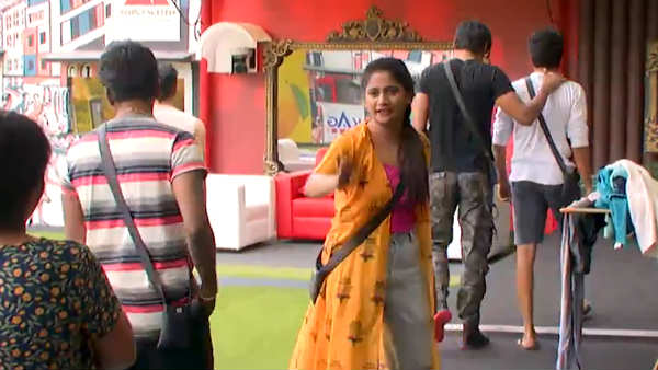 முகத்தில் அடிப்பதுபோல் 