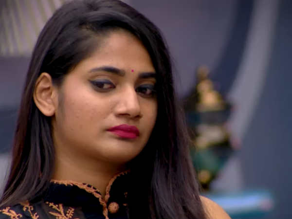 லாஸ்லியா ரூபத்தில் பூமராங் லாஸ்லியா ரூபத்தில் பூமராங்