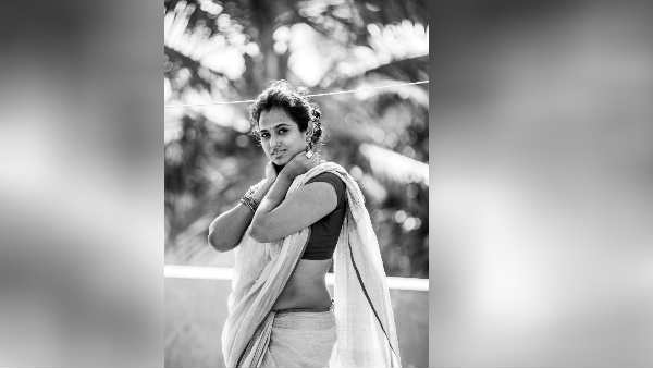 கதைக்கு ஏற்ப கவர்ச்சி 