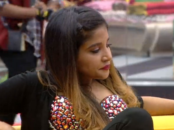 காதில் வாங்காத கவின் காதில் வாங்காத கவின்