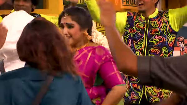 மாலை அணிவித்து வரவேற்பு மாலை அணிவித்து வரவேற்பு