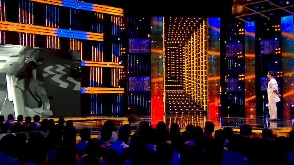 சாட்டை சுழற்றிய கமல் 