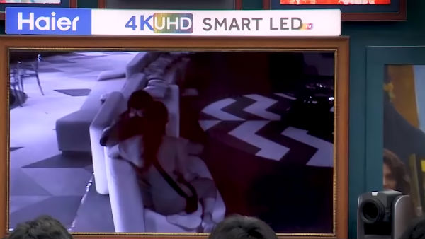 மைக்கை மியூட் செய்துவிட்டு 