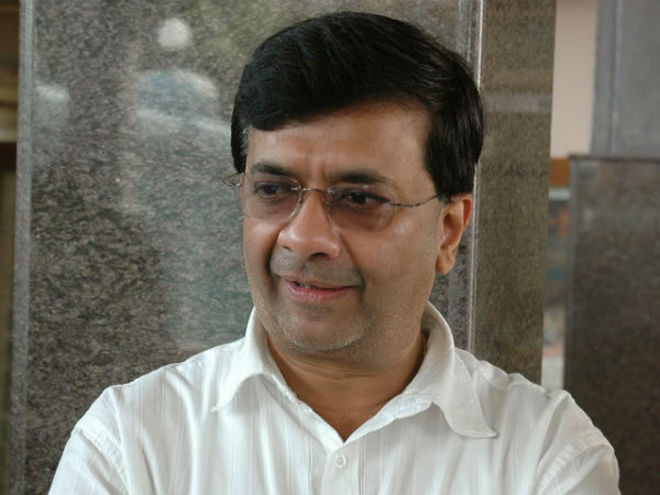 Actor Mohanlal congratulates YG Mahendran on 3G drama