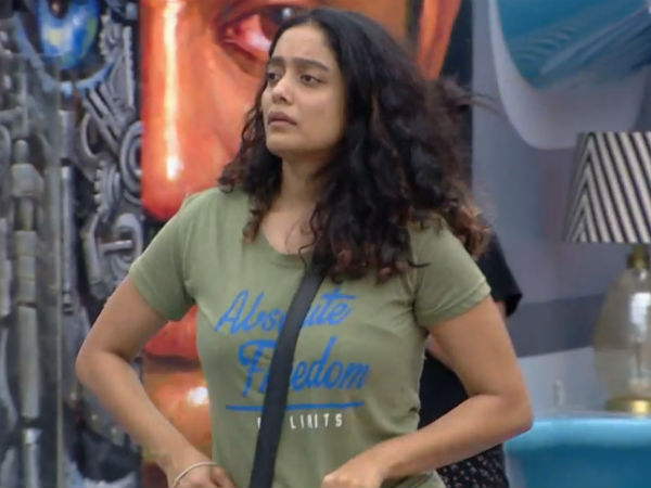 ஆடை விவகாரம் 