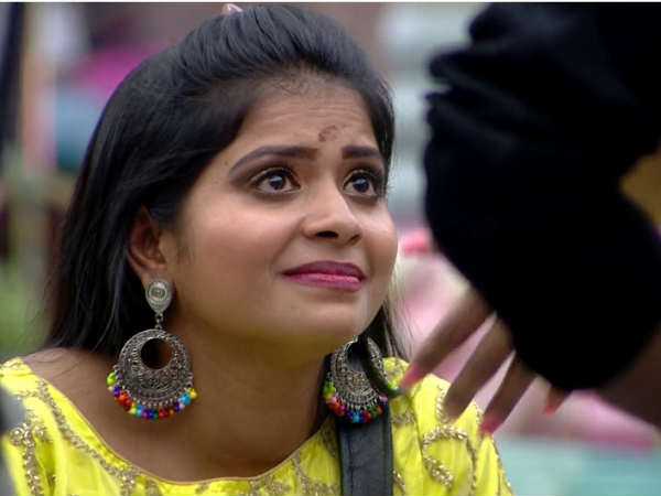 கேப்டன் வனிதா 