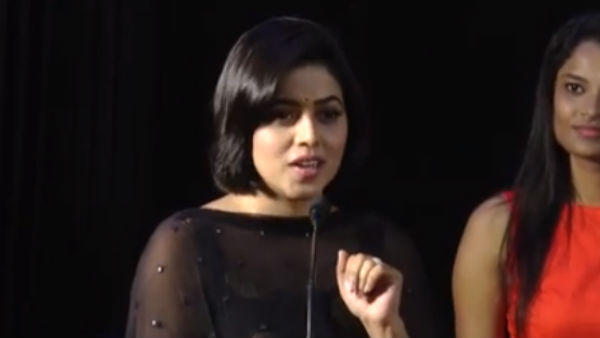 பூர்ணாவை பார்த்து பயம் பூர்ணாவை பார்த்து பயம்