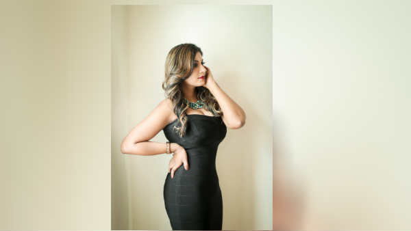 கறுப்ப நிற கவுன் 