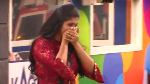 வாரி அணைத்து முத்தம் 