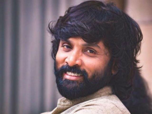 Lyricist Snehan playing as a Kattaikoothu artists in Bommy Veeran