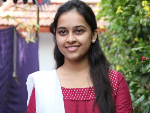 Actress Sri Divya Acts in Mazhai Pidikadha Manidhan
