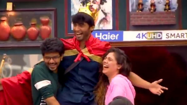 ராஜாதி ராஜ.. ராஜ குலோத்துங்க.. 