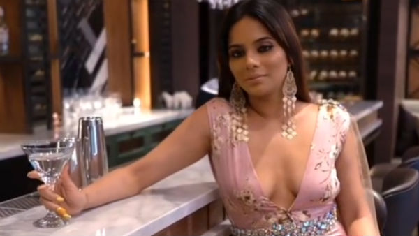 ஹாட் வீடியோ 