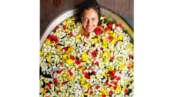 உள்ளாடை அணியாமல் 