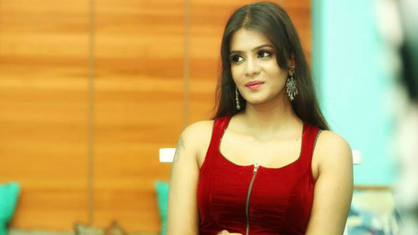 வனிதா விமர்சனம் வனிதா விமர்சனம்