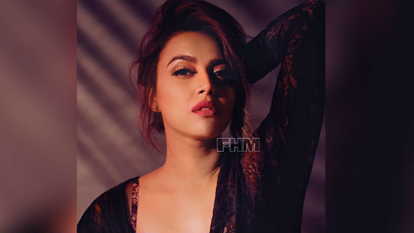 சர்ச்சை நாயகி