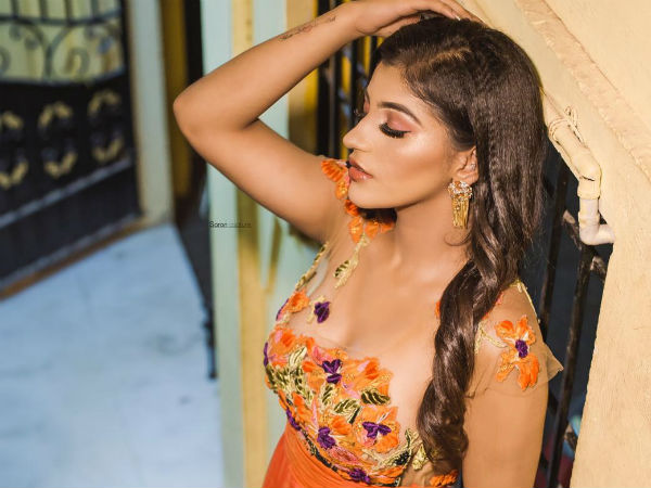 மார்பழகை காட்டி 