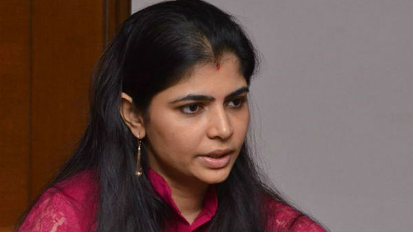 விமர்சித்த சின்மயி விமர்சித்த சின்மயி