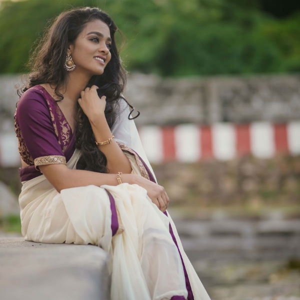 Actress Gayathri post new photoshoot