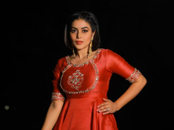 Professional Dancer poorna photos 