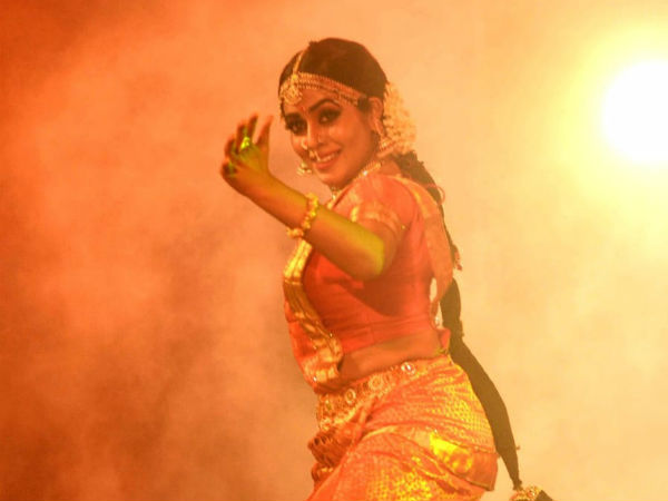 Professional Dancer poorna photos 