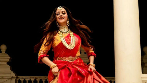 ஆக்ரோஷ லுக் 