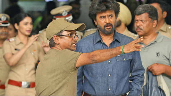 ரஜினியே சுமந்திருக்கிறார் 