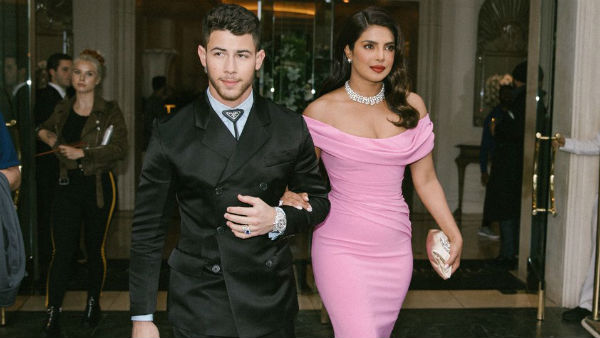 கணவருடன் பங்கேற்பு 