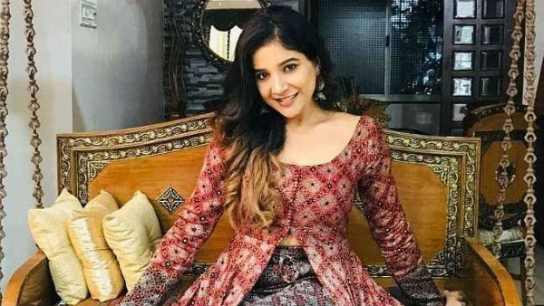 செம கிளாமர் டிரெஸ் 